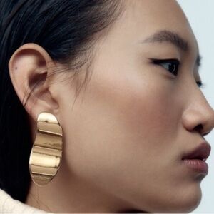 Zara Irregular Oval Earrings